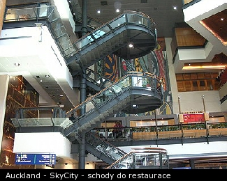 Auckland - SkyCity - schody do restaurace